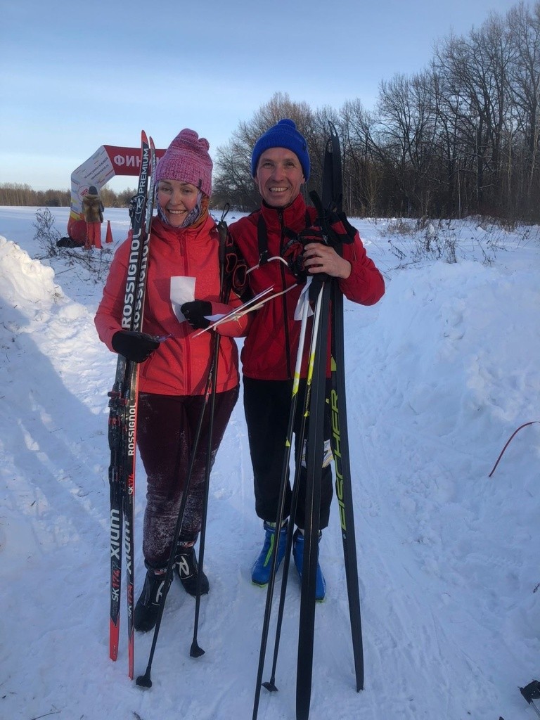 На спорте! С мужем Сергеем Даниловым. Фото предоставлено Мариной Почтеневой.jpg