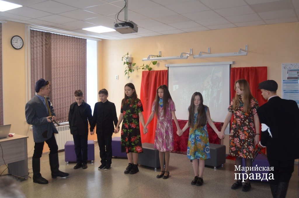 Школьники показали гостям постанову Дети войны..jpg