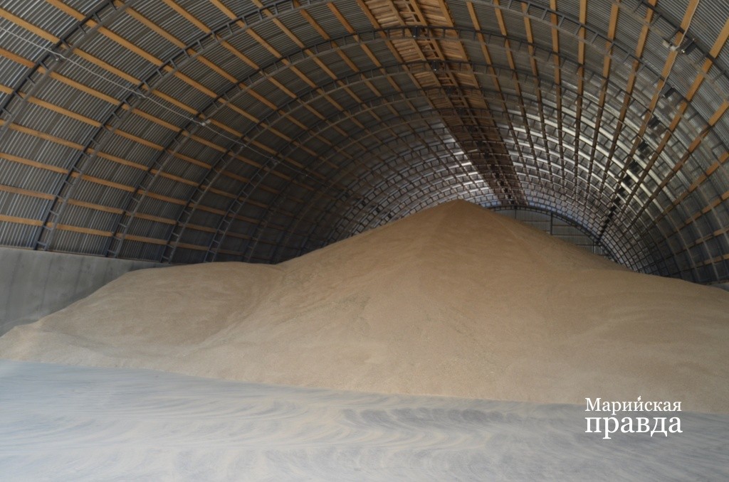 Складское хозяйство позволяет заложить на хранение практически весь урожай..jpg