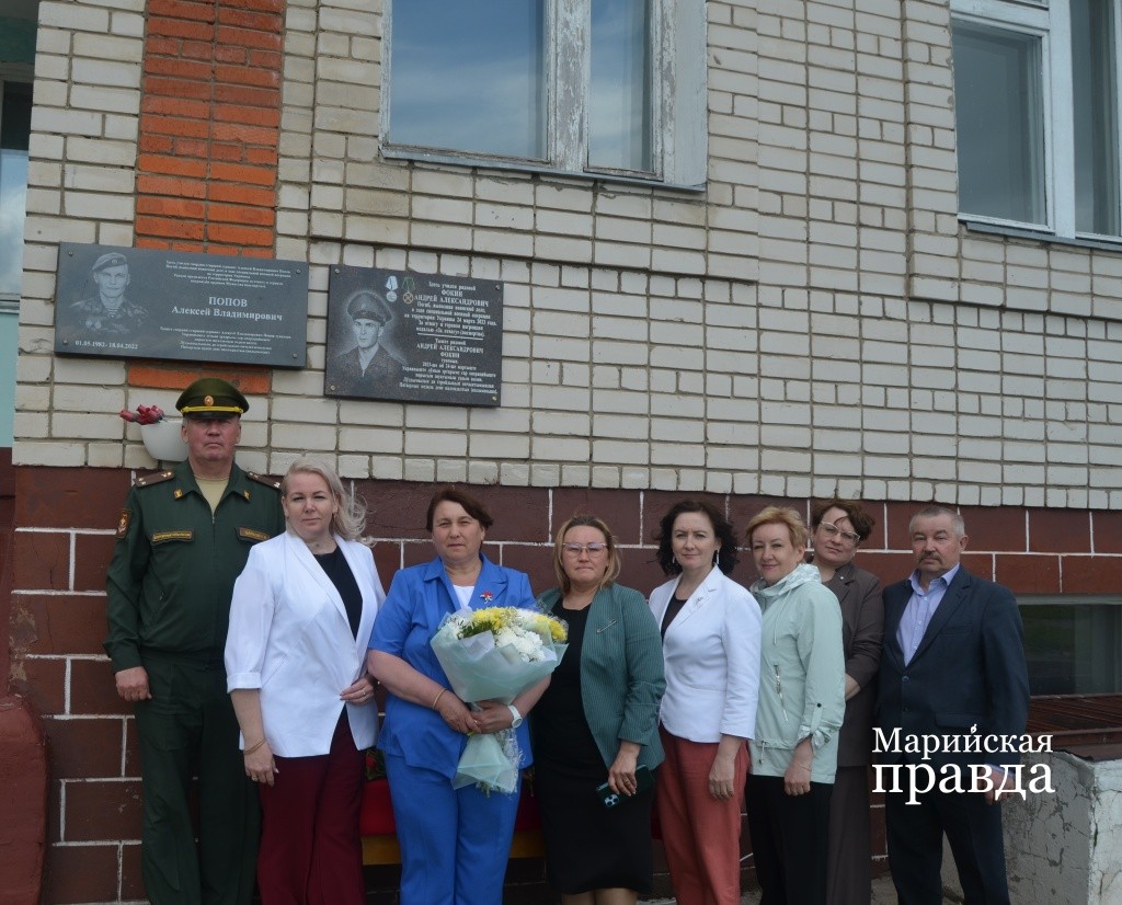 Неизменными участниками митингов были руководители района и военный комиссар Сергей Цапков..jpg
