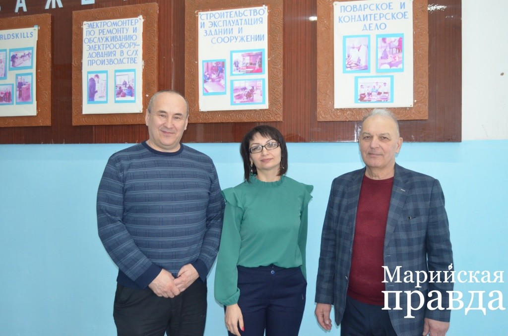 В первый учебный день на базе СТТ организационные вопросы решали директор школы Альфред Сиразиев, заместитель руководителя отдел..jpg