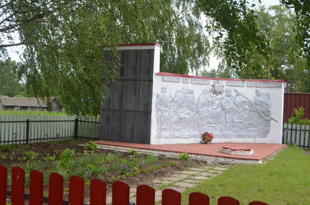 Благодаря ветеранам территория обелиска находится в идеальном состоянии. Благодаря ветеранам территория обелиска находится в идеальном состоянии.jpg