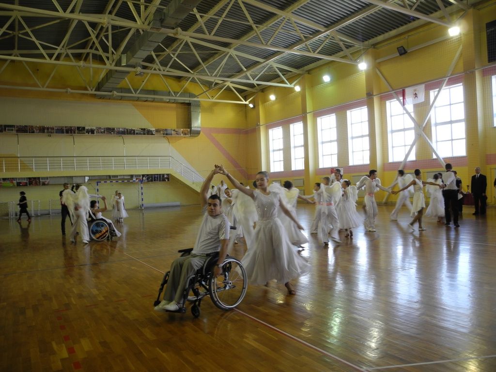 В подарок спортсменам - танец "Ангел". (Фото Натальи Кулишовой).