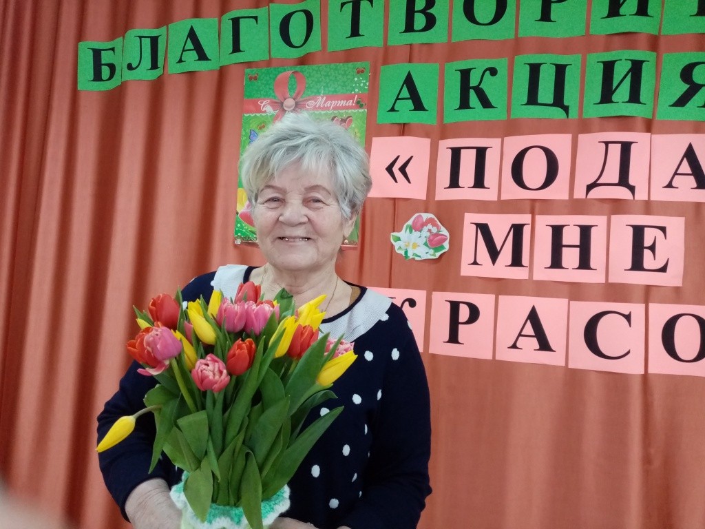 Галина Загайнова - дама в возрасте, но и ей понравилось ее преображение. (Фото Натальи Кулишовой).