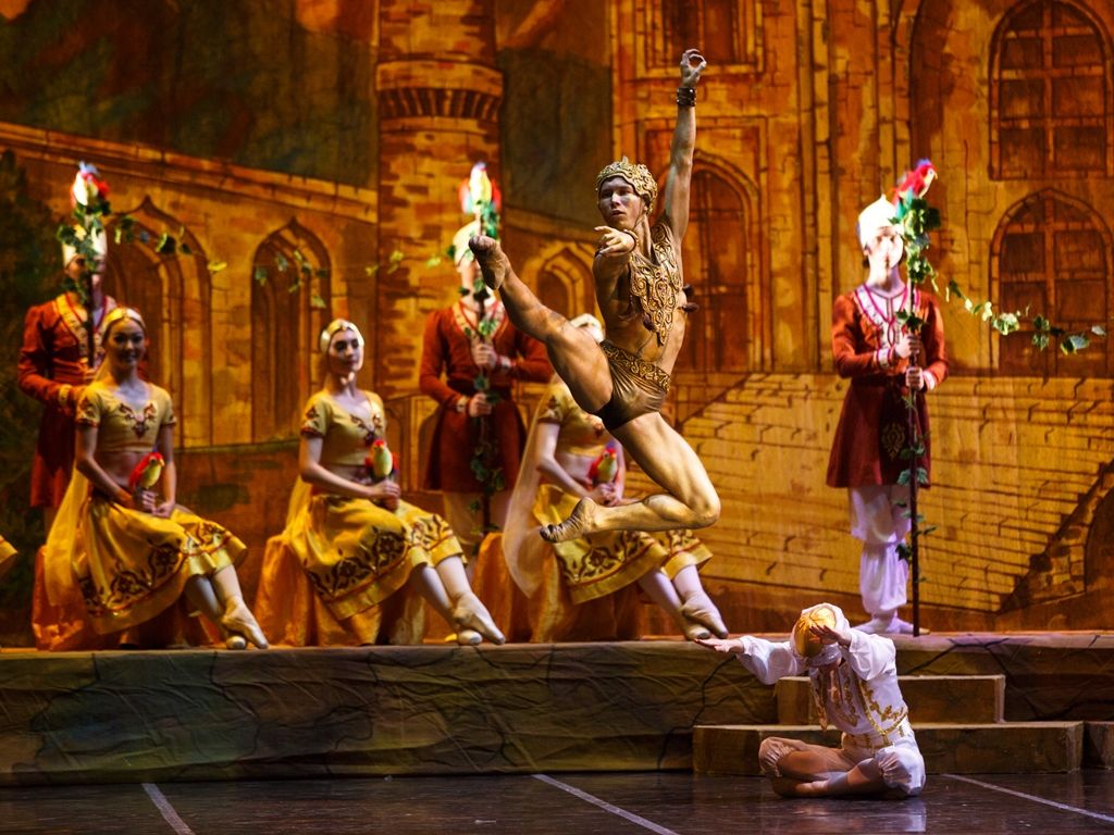 Форма, стиль, артистичность. Сцена из балета Бахчисарайский фонтан..jpg