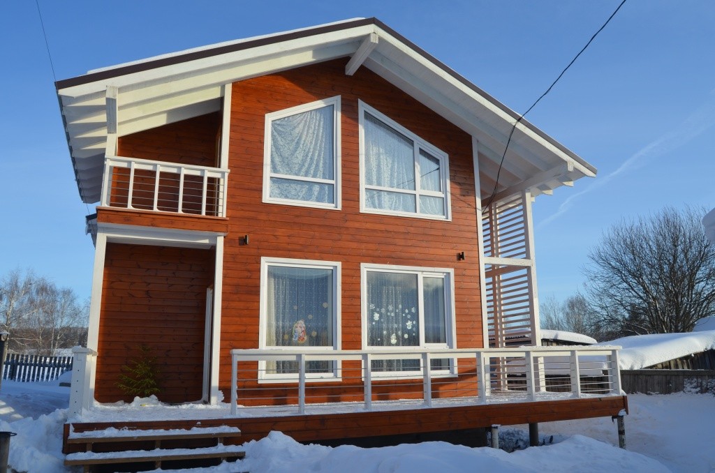 Дом построен по финскому проекту и выглядит достаточно необычно для наших мест.JPG