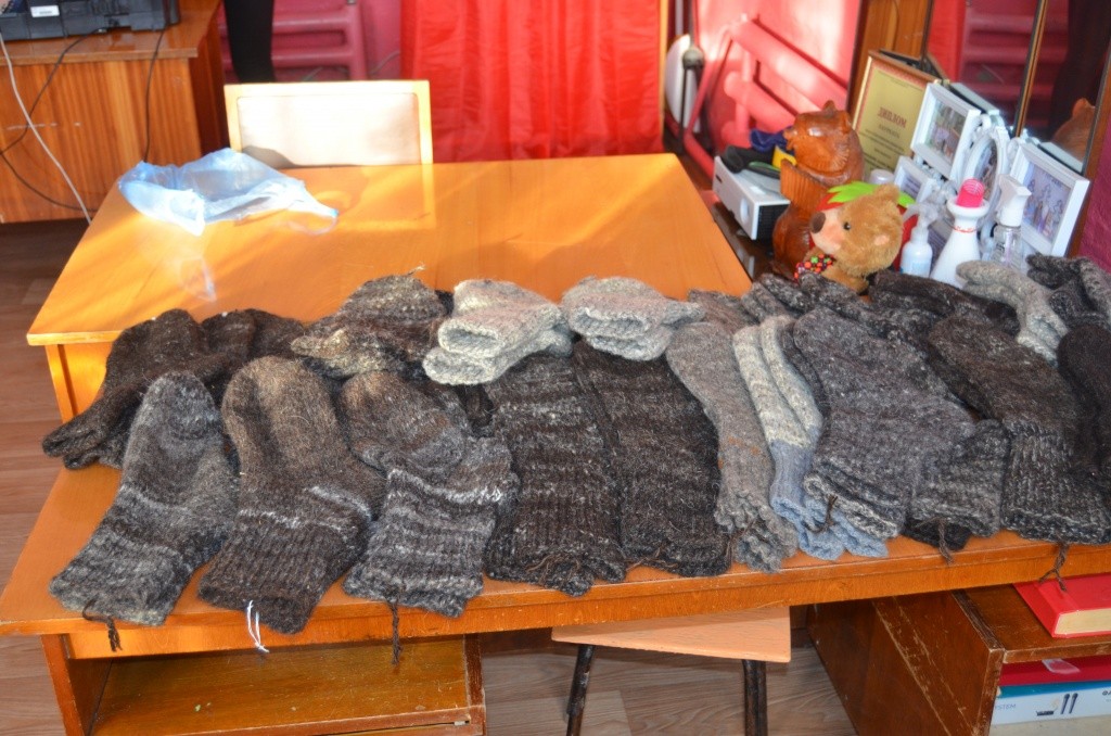 Староюледурские бабушки уже связали больше трех десятков пар носков. Староюледурские бабушки уже связали больше трех десятков пар носков.jpg