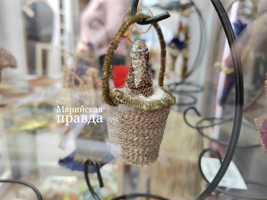 корзинка с советским шампанским игрушки 6 (1).jpg