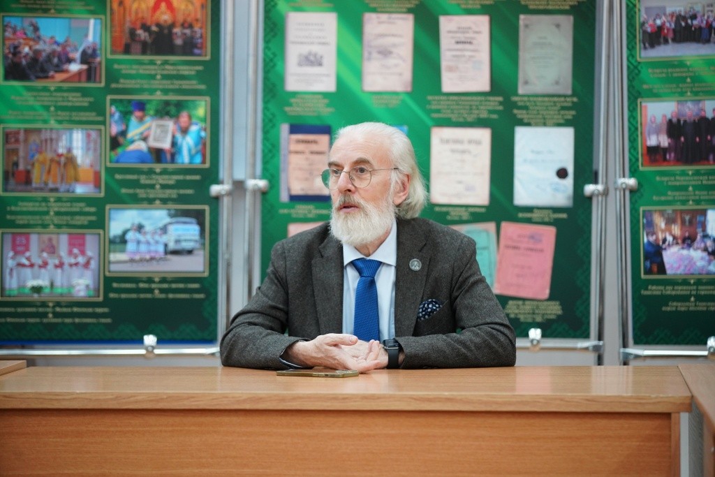 Александр Дворкин открыт для общения. (Фото Виктории Соловьевой из пресс-службы епархии). Александр Дворкин открыт для общения. (Фото Виктории Соловьевой из пресс-службы епархии).