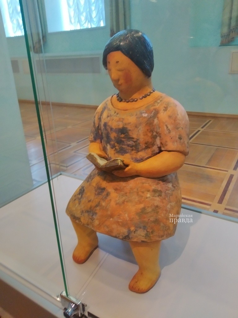 Наталья Головкина. Тоня читает.jpg