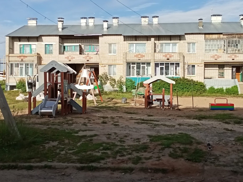 д. Немда-Обалыш игровая площадка.jpg