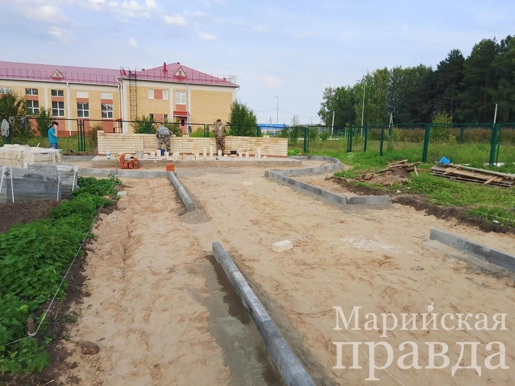 Строительные работы по обустройству сквера памяти идут полным ходом.jpeg