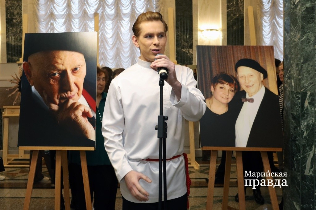 Артист ансамбля имени Моисеева Евгений Масалков презентовал авторскую фотовыставку - летопись родного коллектива.jpg