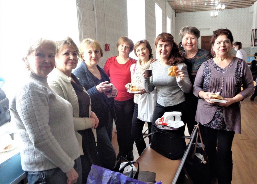 Во время праздника ветеранов порадовали чаепитием. (Фото пресс-службы МарГУ).