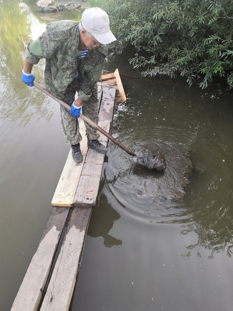 Вот она лопата- экскаватор, с помощью которой поднята уже не одна тонна ила.jpg