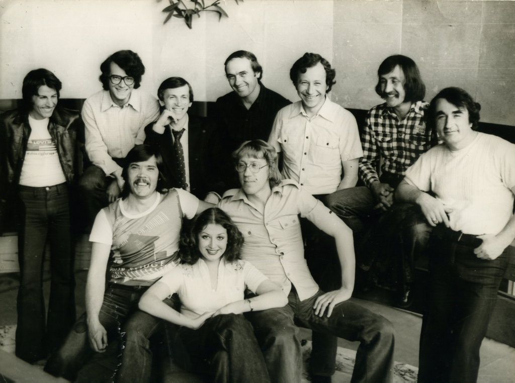 Прославленный ансамбль Сувенир. Его солистка - Наталья, тогда еще Конева. -80-ые годы прошлого века..jpg