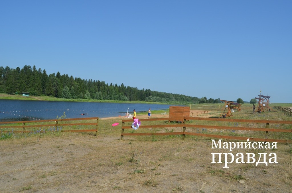 Пляж в селе хорошо оборудован. Пляж в селе хорошо оборудован..jpg