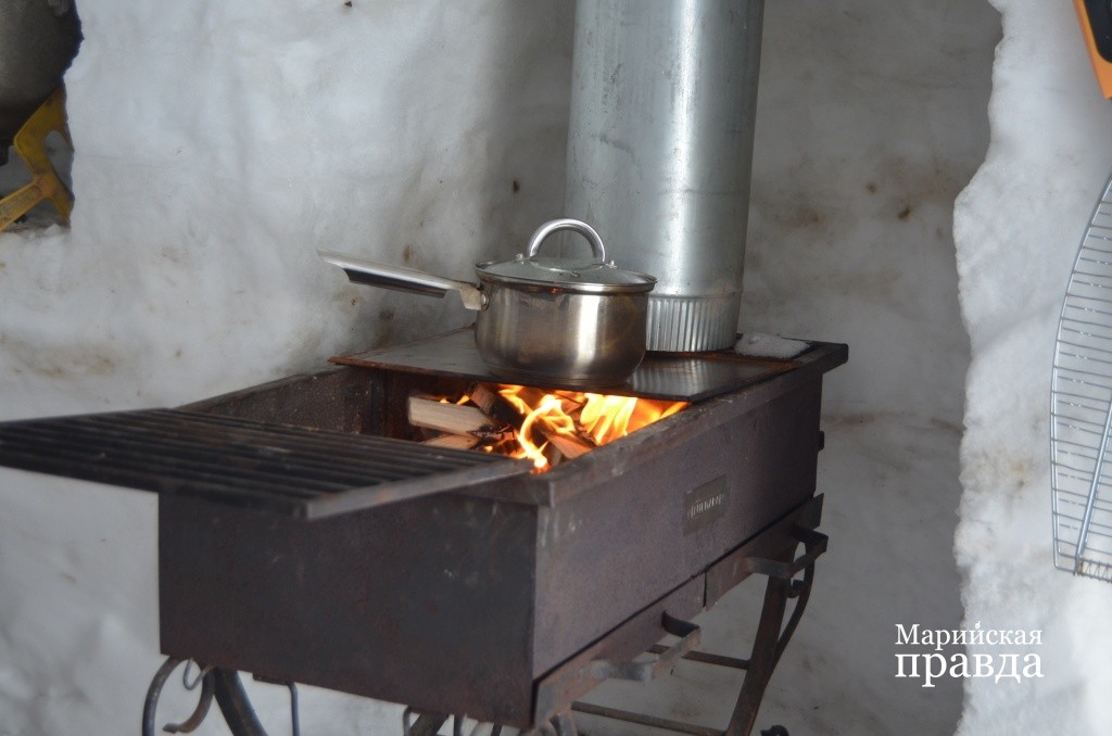Первый раз в жизни довелось варить пельмени под снегом..jpg
