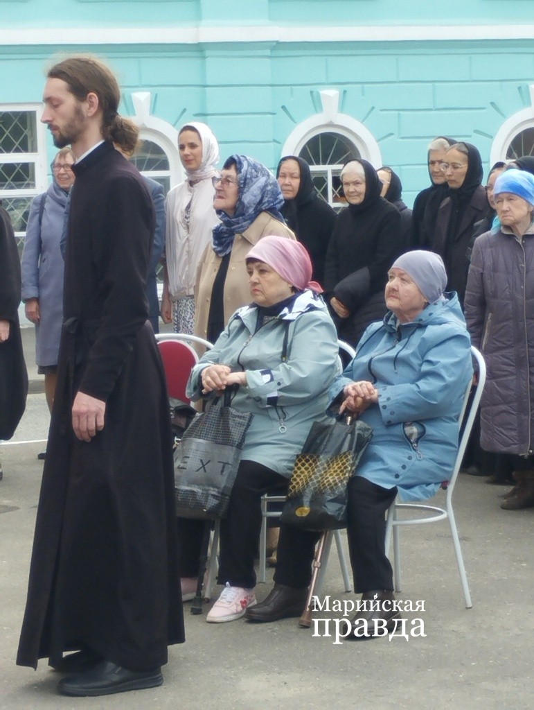 На церемонии присутствовали внучки церковного композитора. (Фото Натальи Кулишовой/"Марийская правда"). На церемонии присутствовали внучки церковного композитора. (Фото Натальи Кулишовой/"Марийская правда").