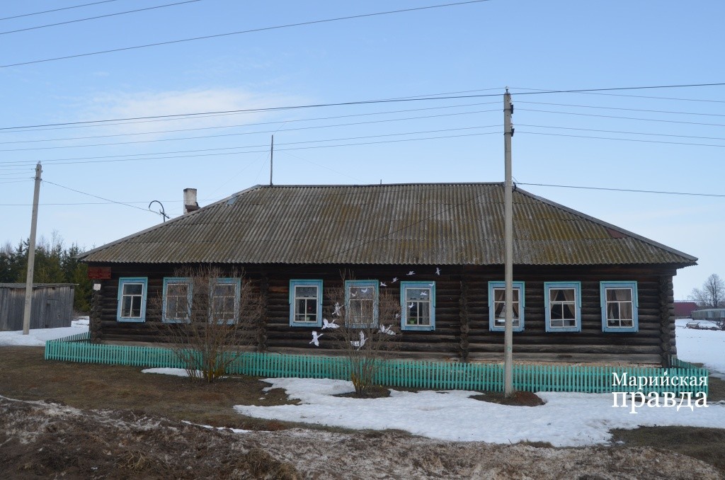 Говорят, что Дом культуры в Яндемирове это бывший бригадный дом..jpg