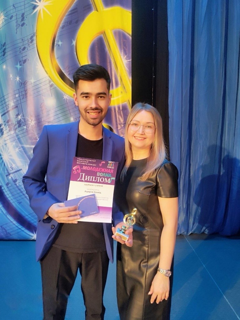 Певец Ахмед Аширов, победитель различных конкурсов, тоже ученик Людмилы Микушкиной.jpg