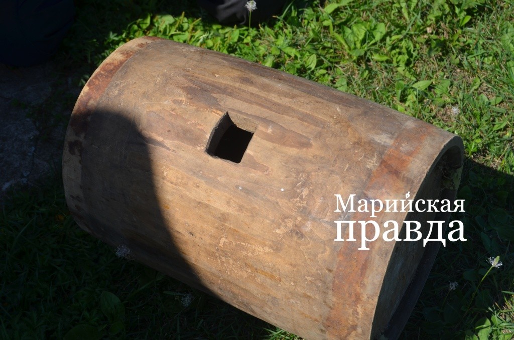 Еще один винный бочонок, который местный житель Анатолий Кузнецов приспособил под сидушку. Еще один винный бочонок, который местный житель Анатолий Кузнецов приспособил под сидушку..jpg