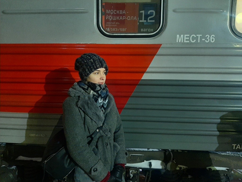 Возле поезда