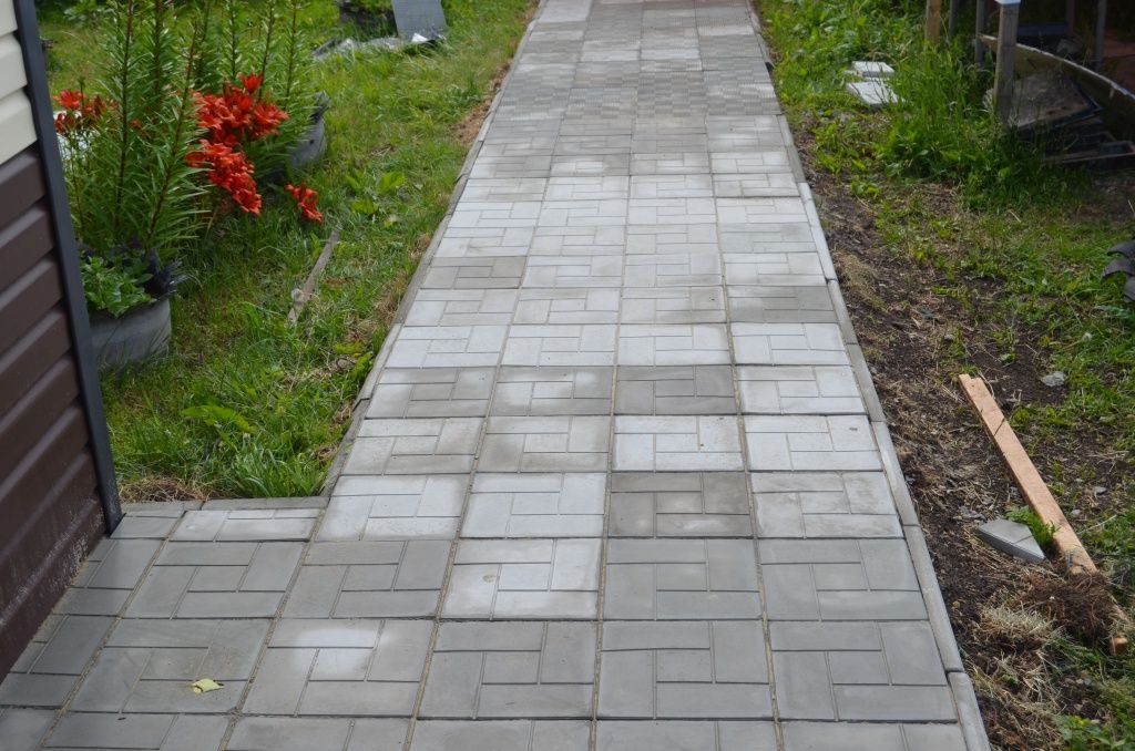 Так выглядит дорожка из самодельной брусчатки.JPG