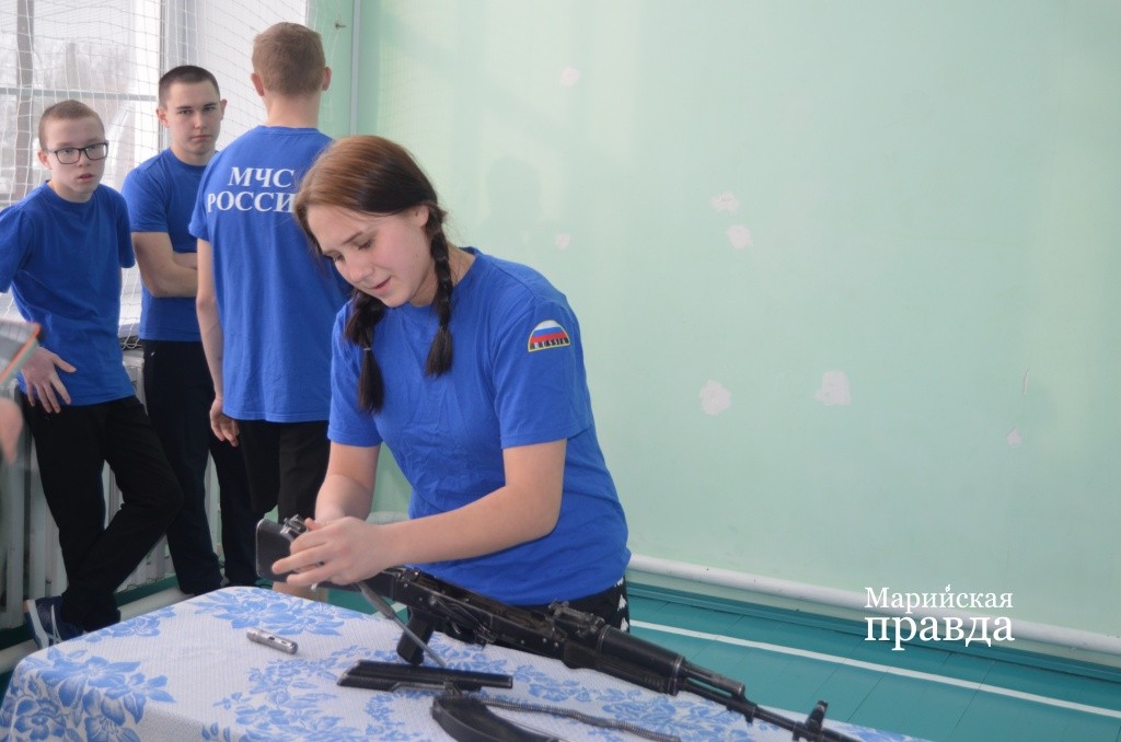 Девчонки - кадеты оружия не боятся..jpg