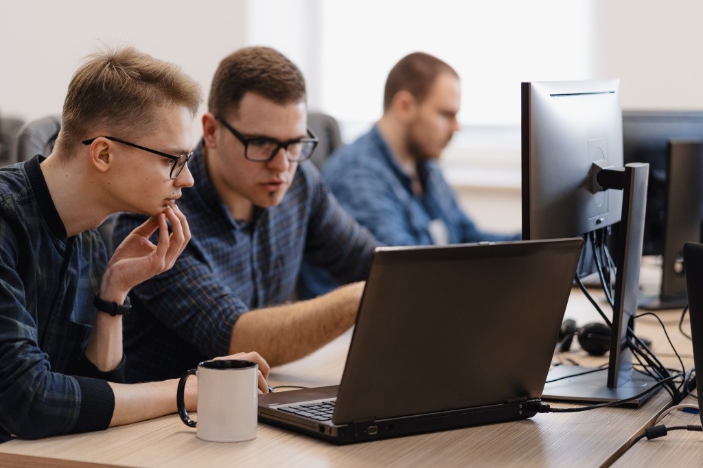 group-of-young-business-people-working-in-the-office.jpg