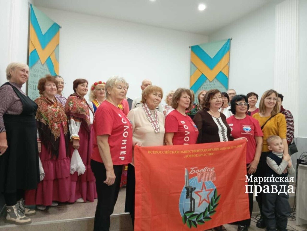 Недавно Дину Михайловну приняли в боевое братство 1.jpg