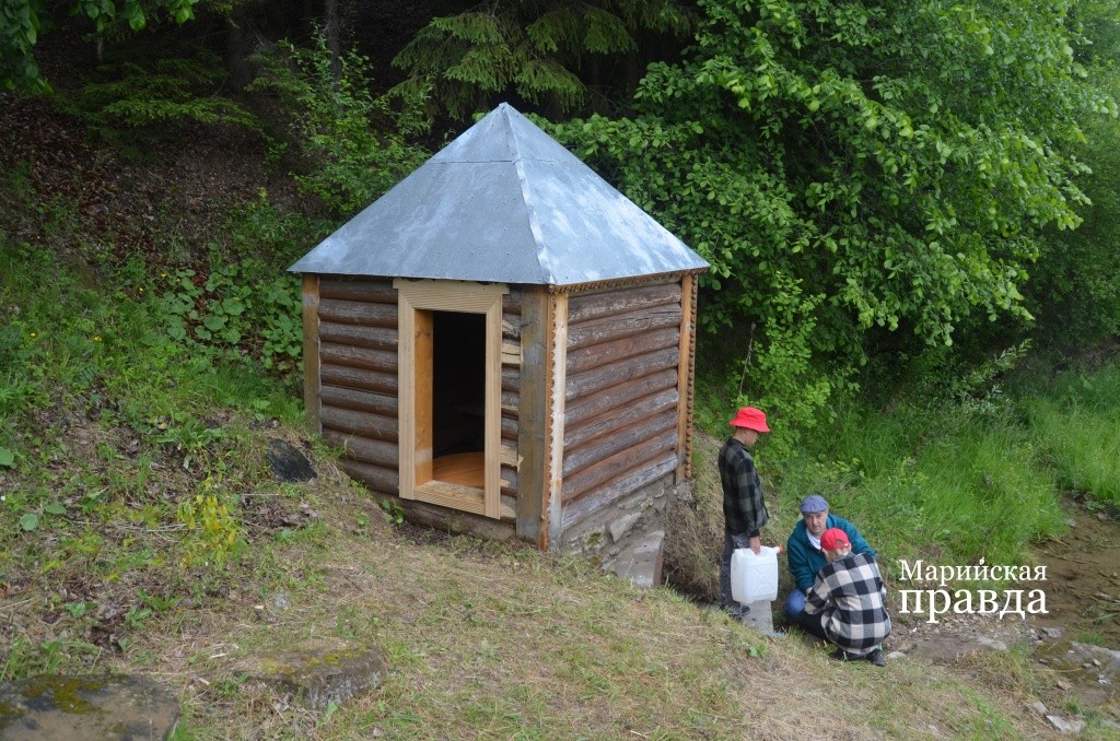 Этот обустроенный людьми ключ дал жизнь деревне Нуръял..jpg