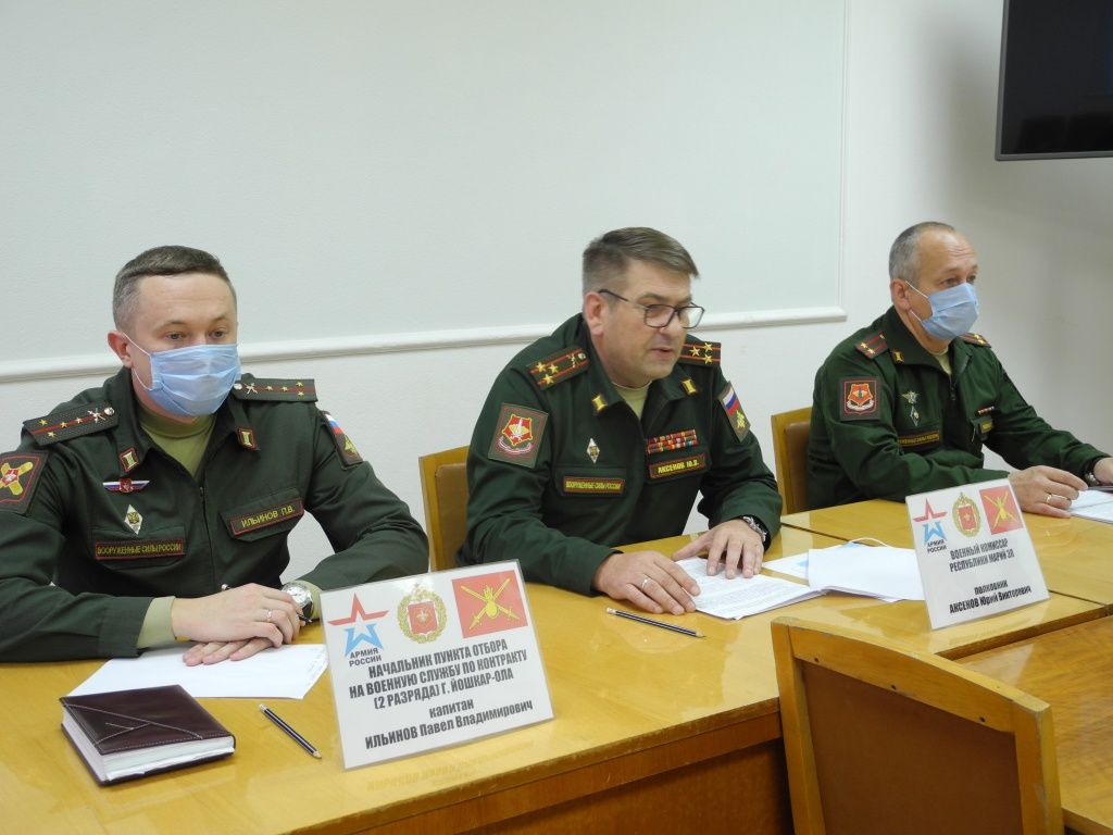 Первая пресс-конференция нового военкома Юрия Аксенова. (Фото Натальи Кулишовой).