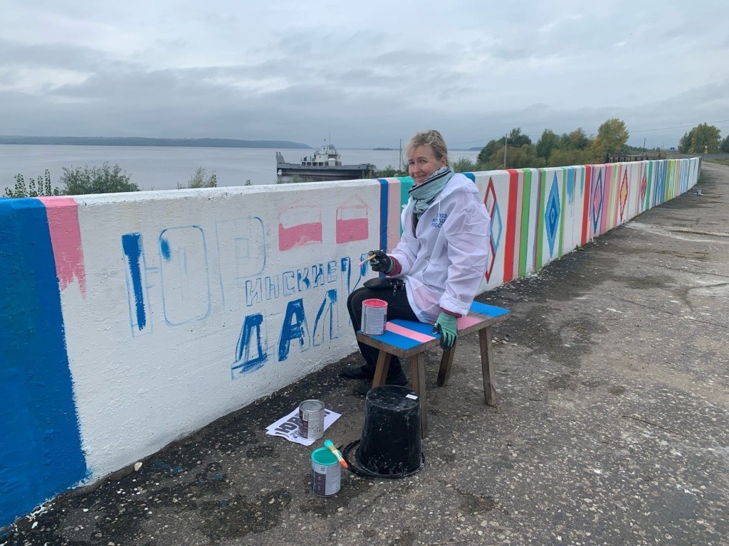 Художник Ольга Мотовилова-Комова в Юрино в 2022 году . Фото со страницы О. Комовой в соцсети ВК.jpg