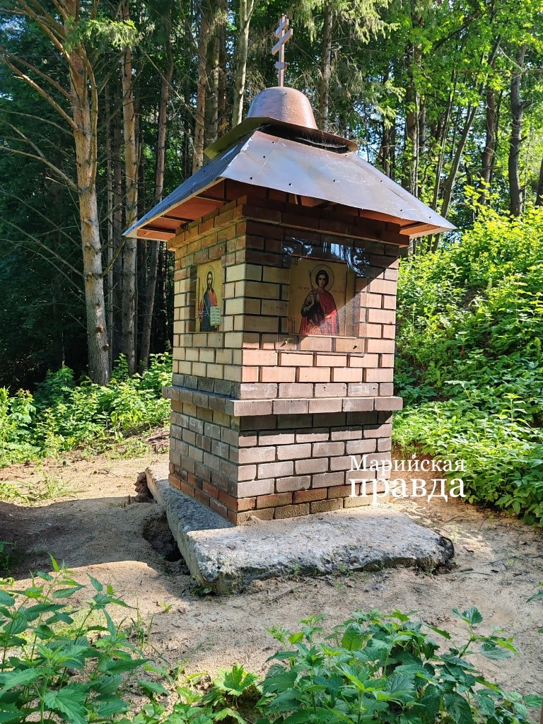 Вот такую часовню построил местный житель Андрей Булыгин в память о своем, погибшем на СВО сыне. 1.jpg