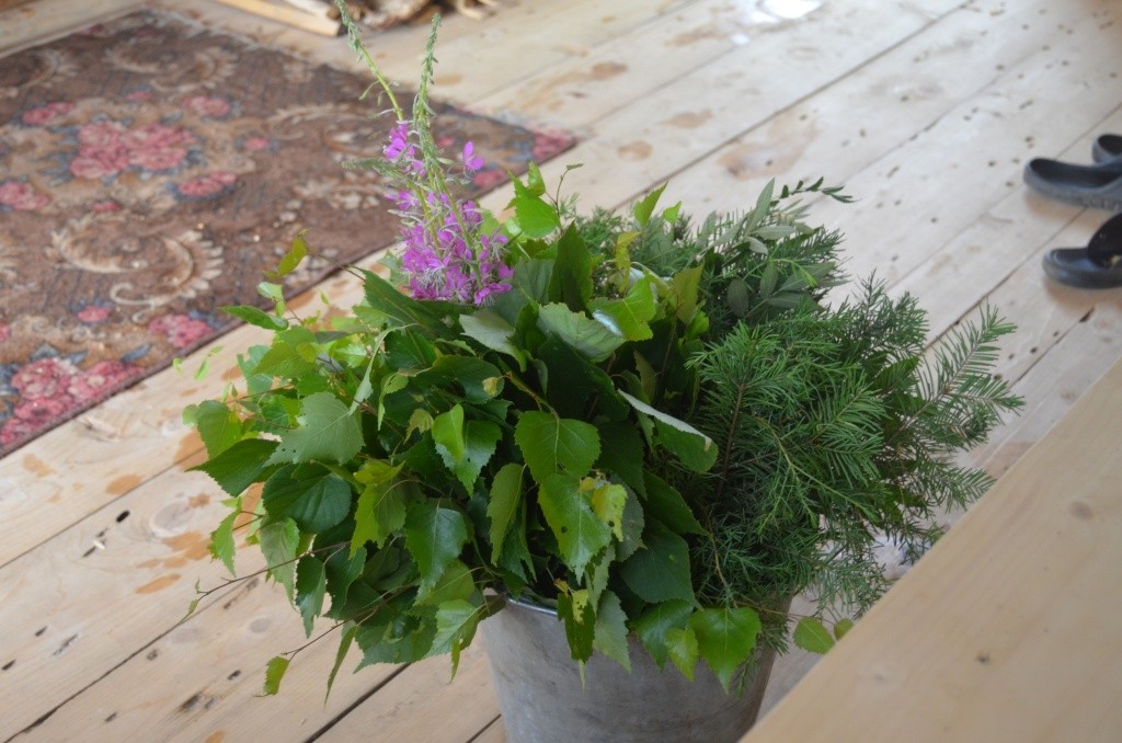 Веники ассорти - в них добавляют веточки кипрея, рябины. Веники ассорти - в них добавляют веточки кипрея, рябины....jpg