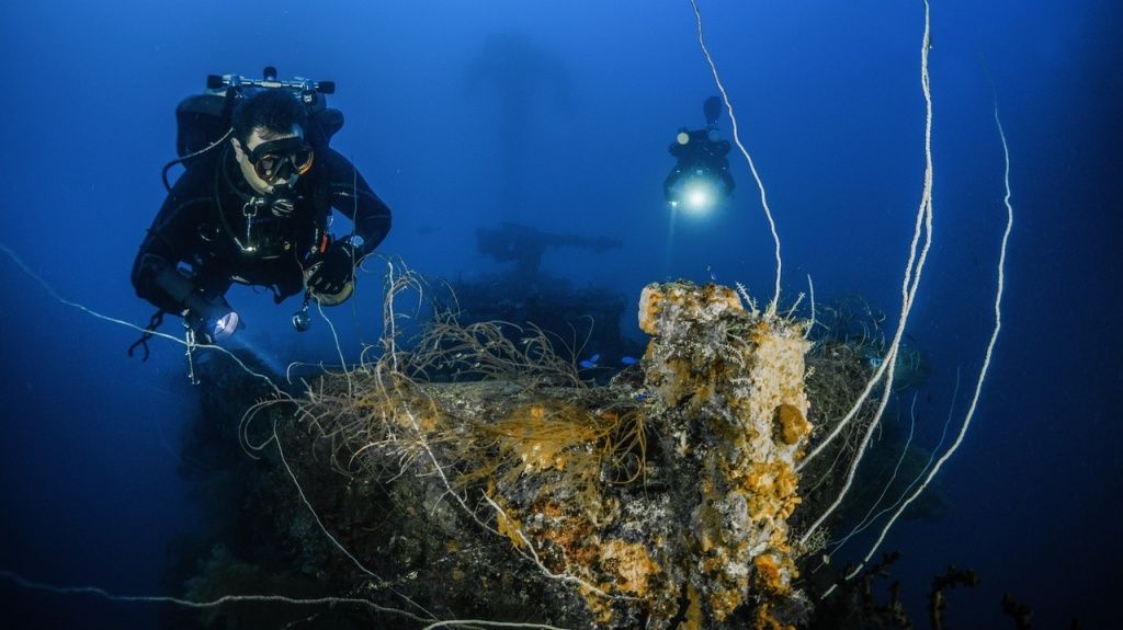 Корабли находились на глубине 150 метров