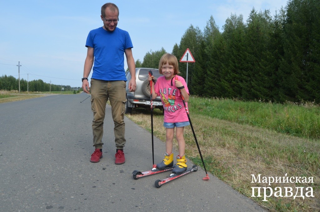 Маша, младшая из дочек, тоже готовится к стартам..jpg