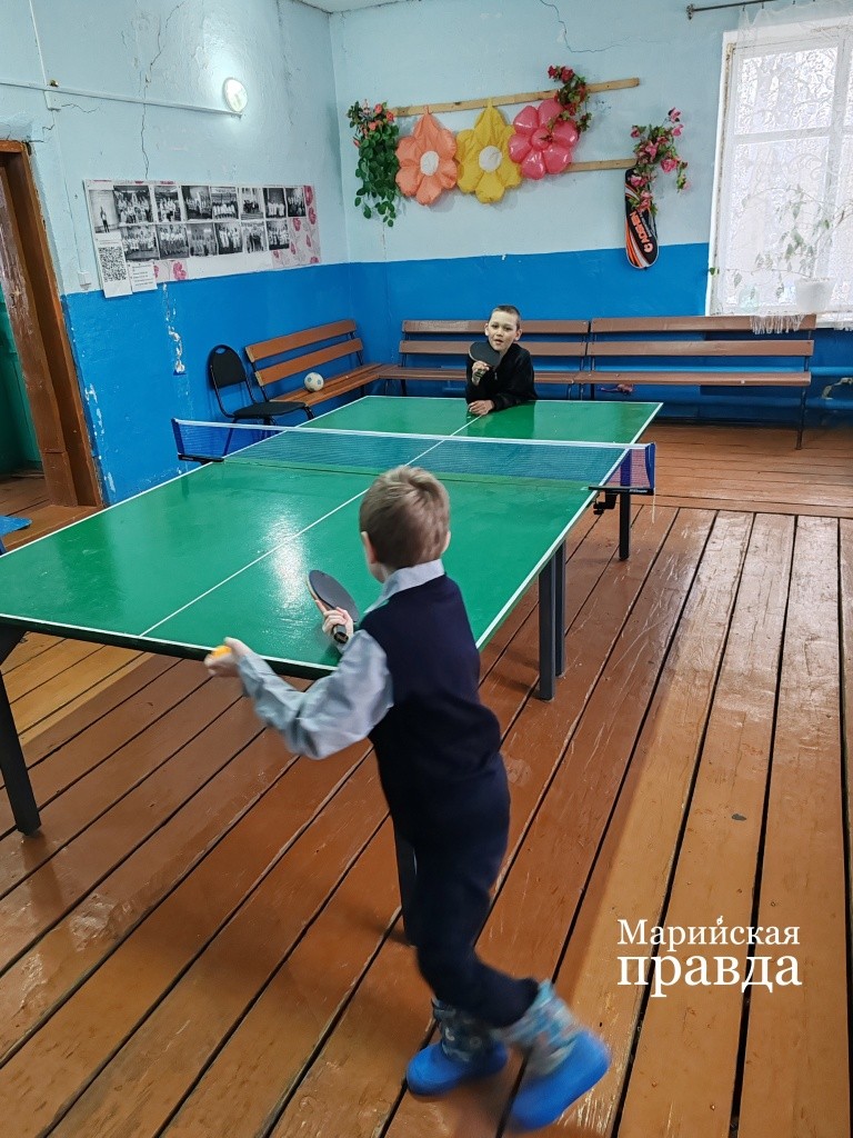 Самодельный теннисный стол верой и правдой служит людям 1.jpg