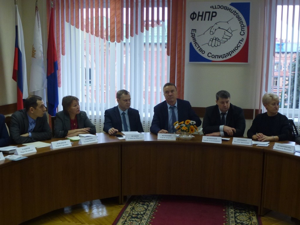 Факты выступивших на круглом столе были убедительны.jpg