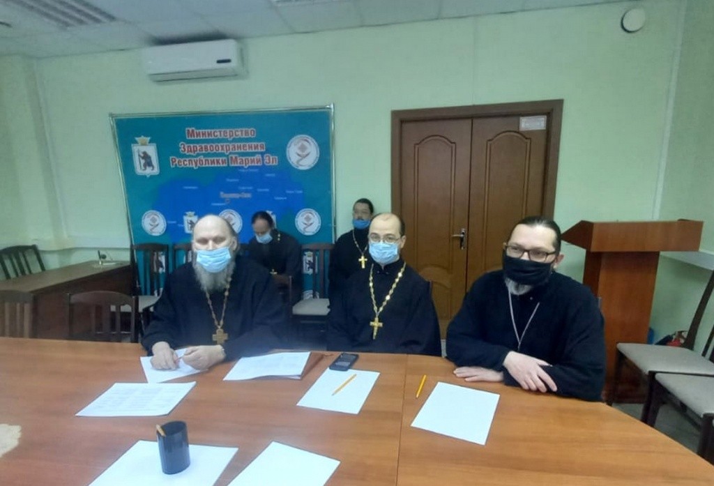 Участники онлайн-совещания от Марийской митрополии в Минздраве РМЭ. (Фото предоставлено пресс-службой епархии).
