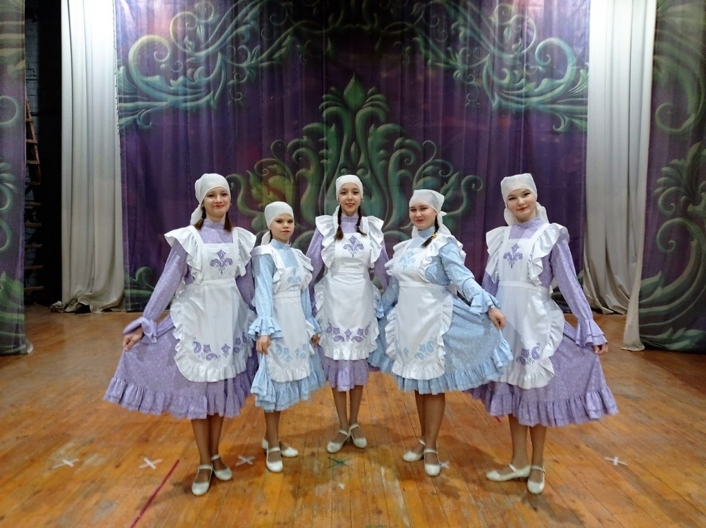 В ансамбле танца Радуга занимаются девочки с проблемами слуха.jpg