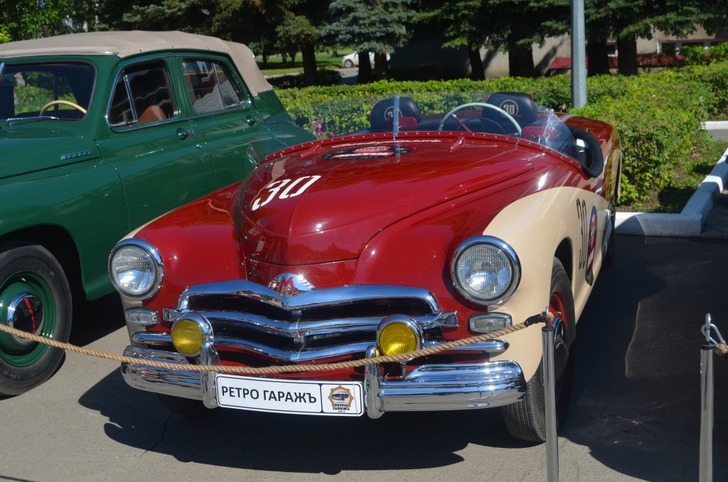 Эта красотка в 1956 году заняла второе место на чемпионате СССР по шоссейным кольцевым гонкам .jpg