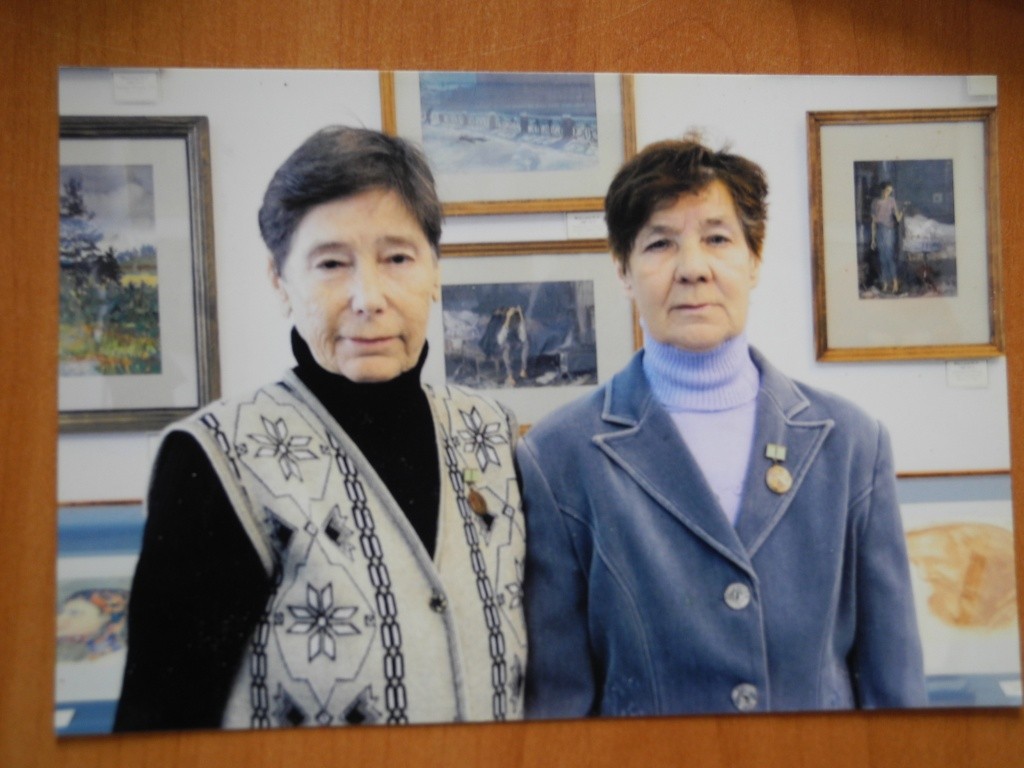 За плечами трудная жизнь. (Фото из семейного архива с сестрой предоставлено Юлией Румянцевой).