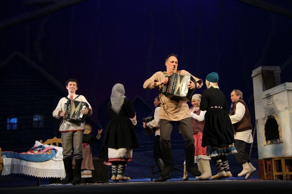 Гармошка - инструмент знакомый с детства. Фото Валерия Тумбаева.jpg