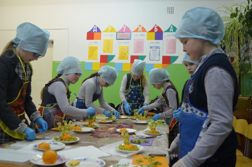 Кулинарией ребята занимаются с большим энтузиазмом.JPG