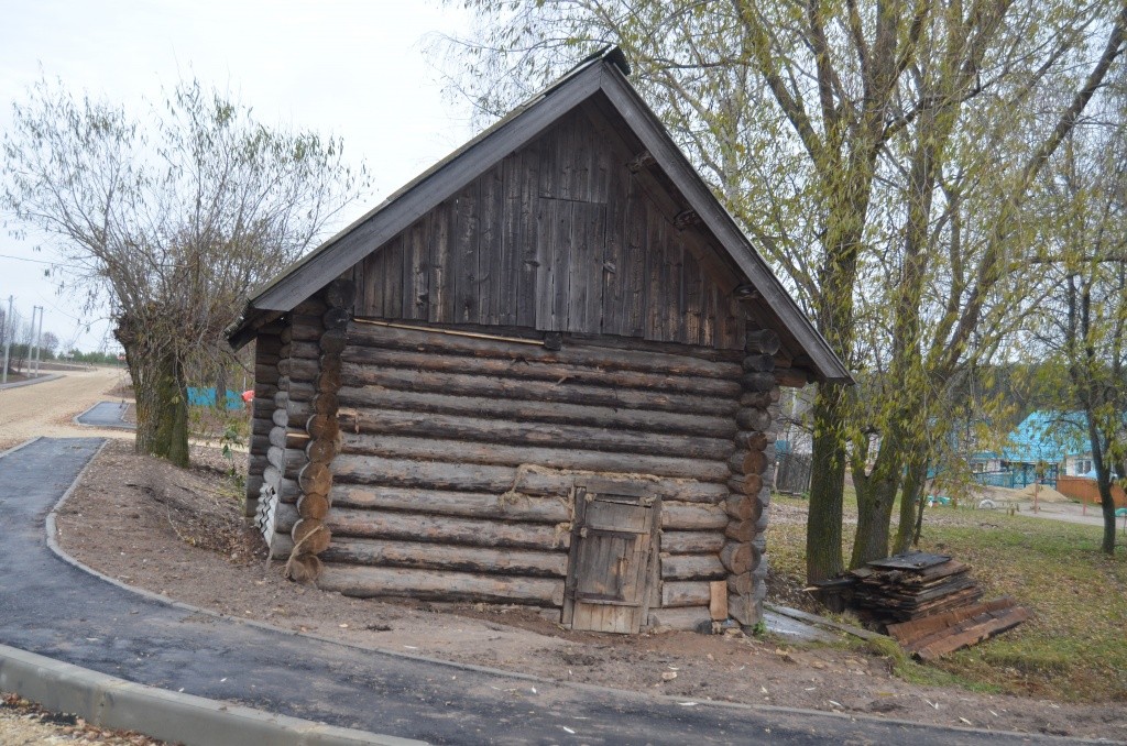 Здесь тоже стоит емкость с водой.JPG