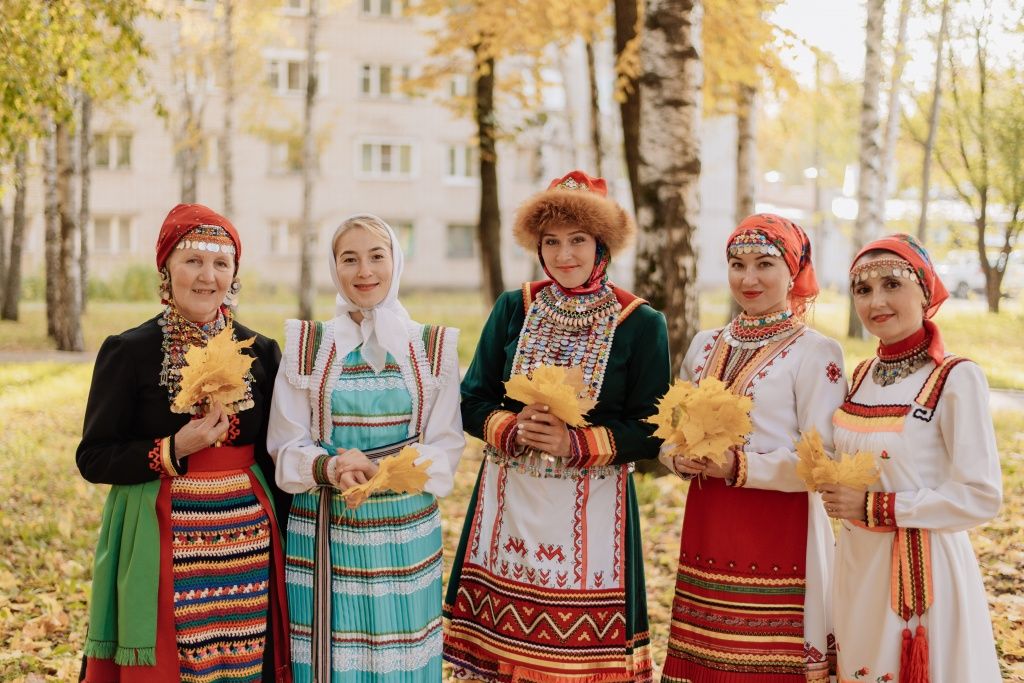 народную песню можно сравнить с национальным костюмом.jpg