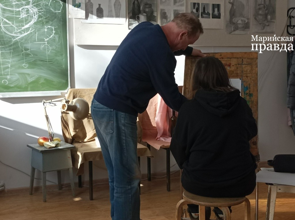 Ровно половину жизни Владимир Мамаев преподает в Детской художественной школе №1 города Йошкар-Олы.jpg