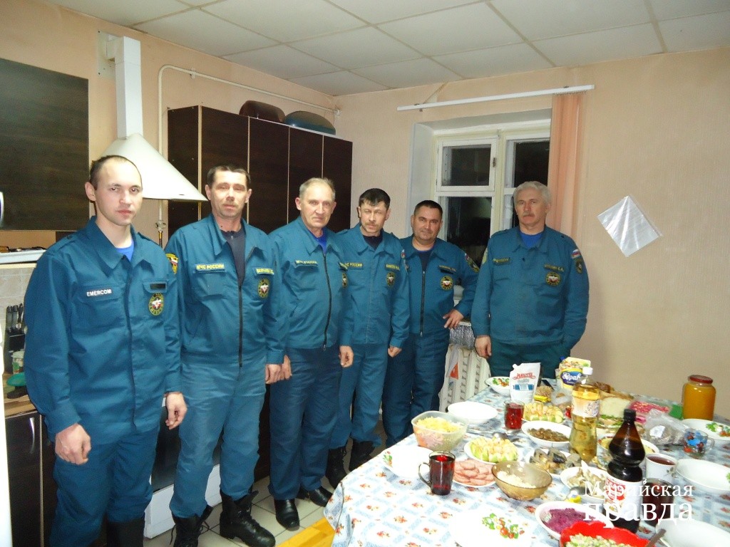 Ну как же без новогоднего стола..jpg